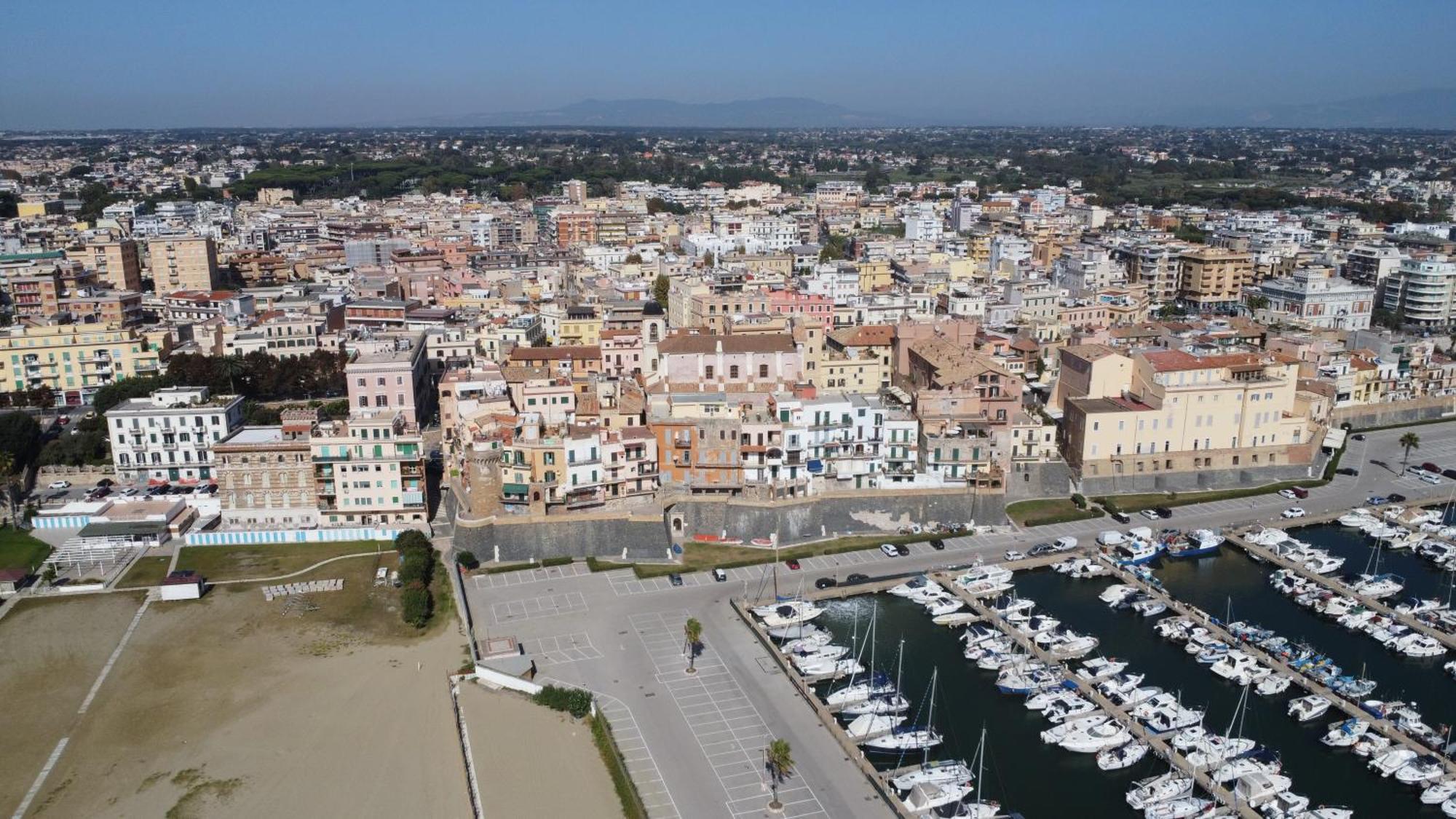 Open Space Centralissimo Fronte Porto Nettuno